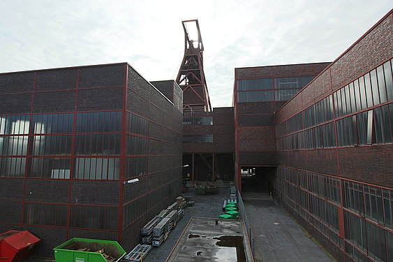 Förderturm von der Seite, Zollverein. ©ruhrtropolis.de